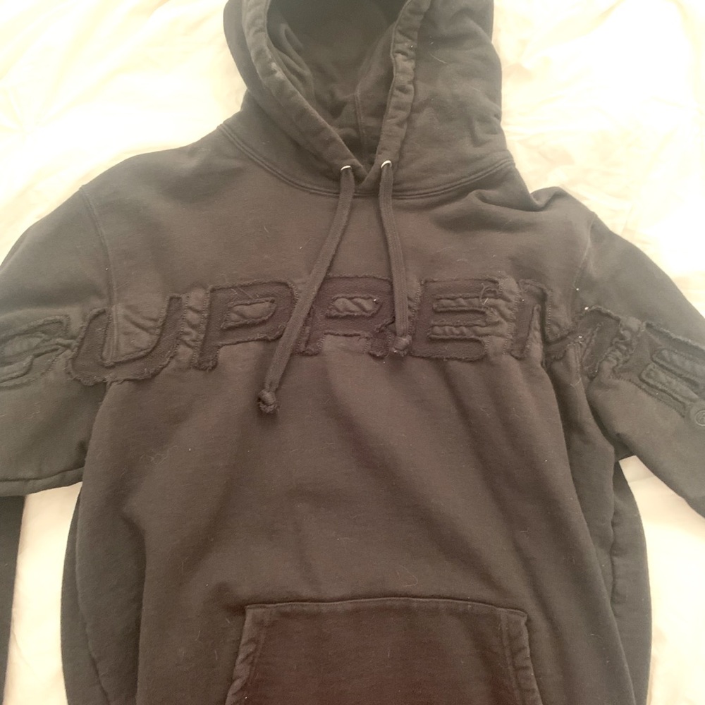 SUPREME BLACK LOGO HOODIE SIZE MEDIUM